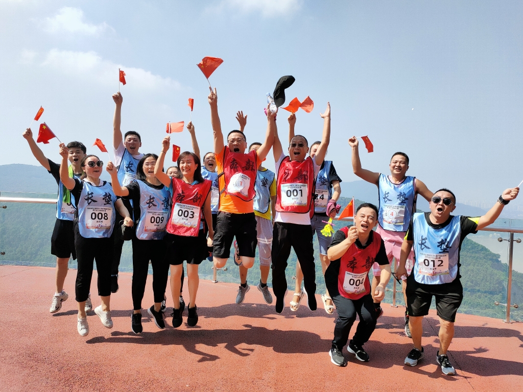 9月22日，股份公司发展“登高望远贺双节 洗澡党恩庆百年”登山角逐活动、